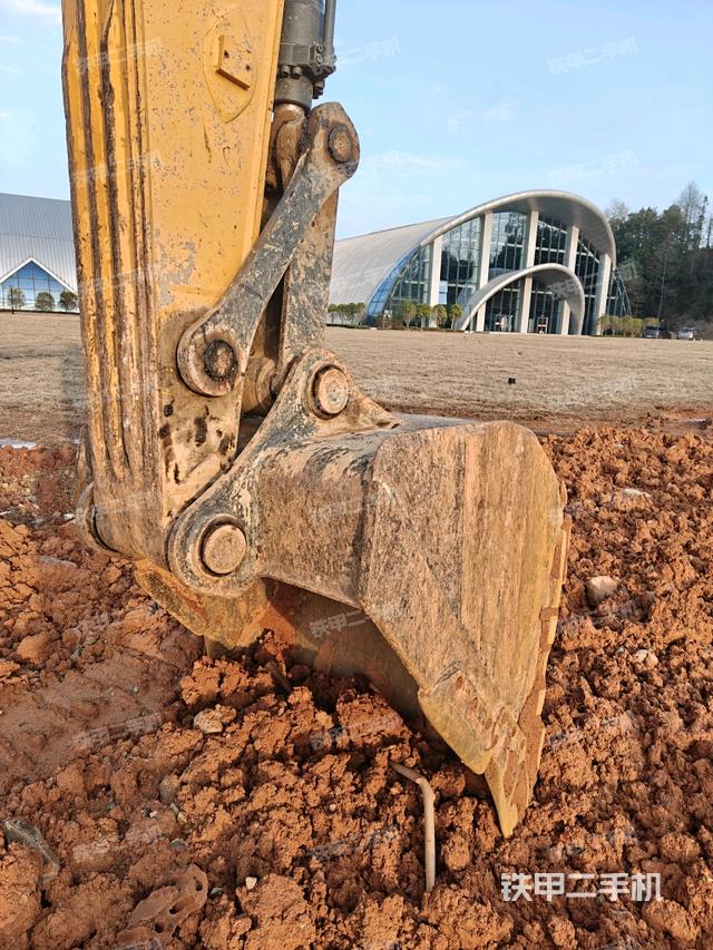 轉(zhuǎn)盤和下車架正前（工作和回轉(zhuǎn)裝置）