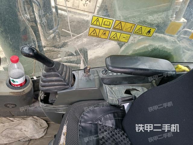 座椅左侧控制台/音响/含左手柄（驾驶室部分）