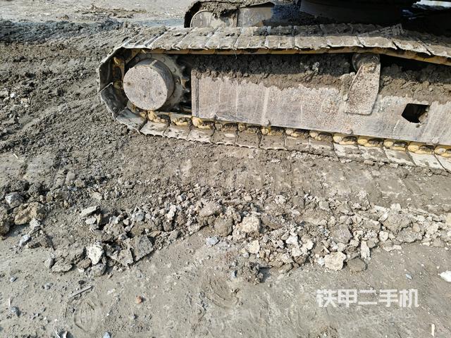 左側(cè)履帶整體?(行走機(jī)構(gòu)) 左側(cè)履帶整體?(行走機(jī)構(gòu))