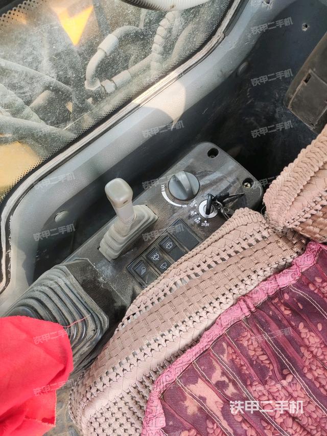 座椅右側(cè)控制臺/鑰匙門/油門/含右手柄（駕駛室部分）