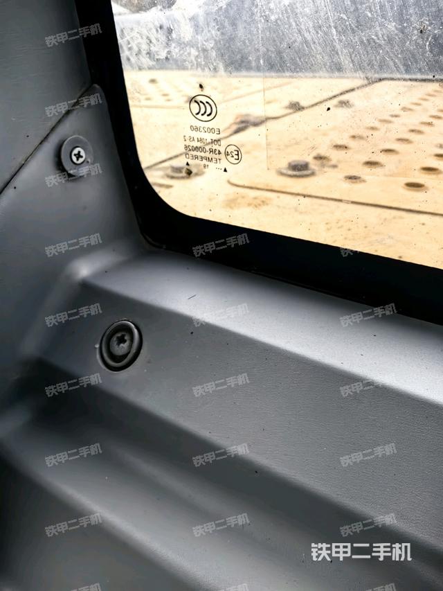 后窗玻璃角標（駕駛室部分）