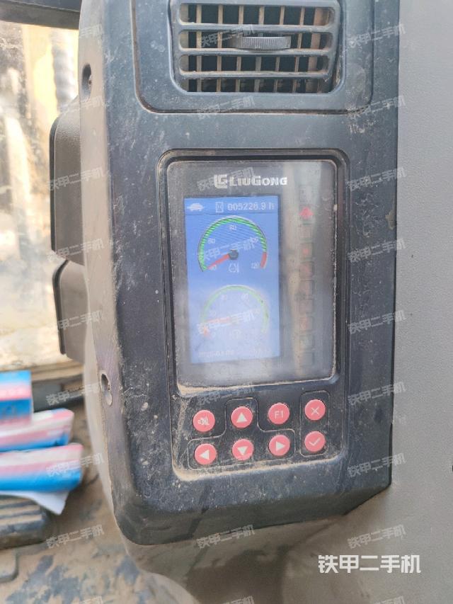 駕駛室頂部(整機外觀) 駕駛室頂部(整機外觀)