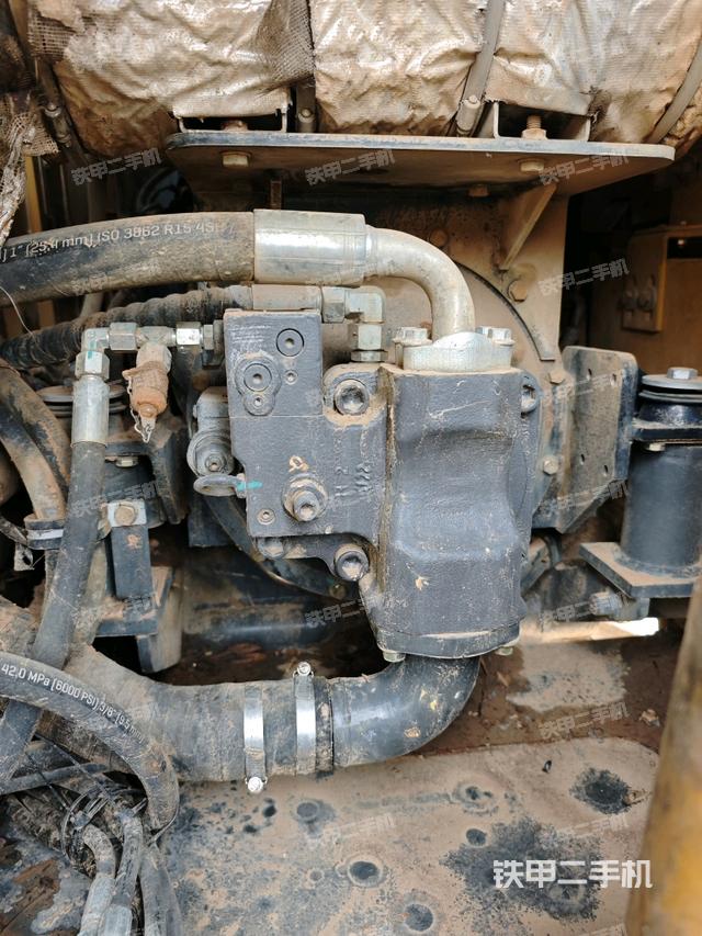 液壓泵艙室正面整體(整機(jī)外觀) 液壓泵艙室正面整體(整機(jī)外觀)