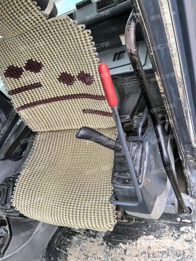 座椅左側(cè)控制臺/音響/含左手柄（駕駛室部分）