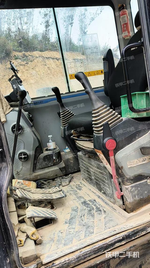 驾驶室整体（整机外观）