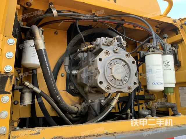液壓泵艙室正面整體(整機(jī)外觀) 液壓泵艙室正面整體(整機(jī)外觀)