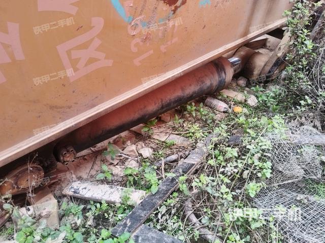 駕駛室操作臺（設(shè)備外觀及核心部件）