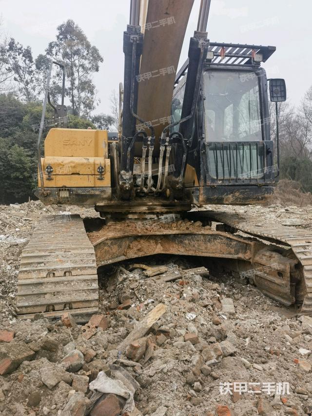 转盘和下车架正前（工作和回转装置）