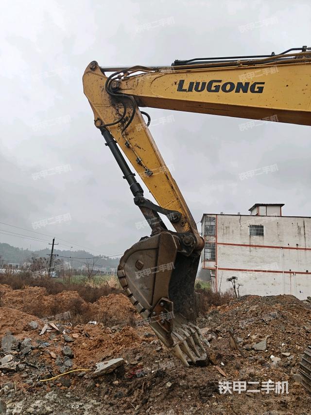 小臂整體左后(工作和回轉(zhuǎn)裝置) 小臂整體左后(工作和回轉(zhuǎn)裝置)