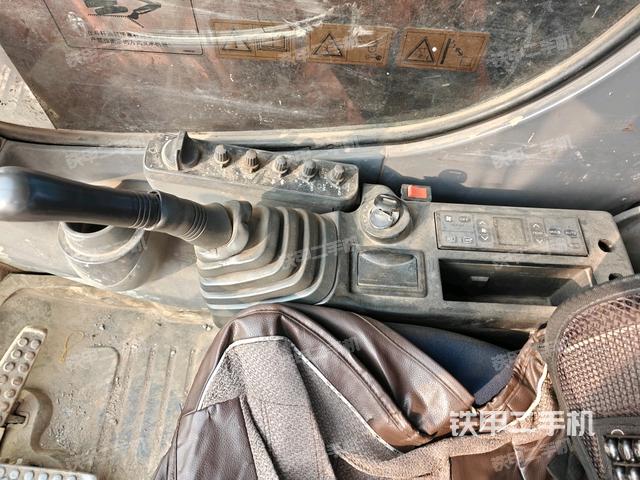 座椅右側(cè)控制臺(tái)/鑰匙門/油門/含右手柄（駕駛室部分）