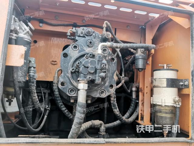 液壓泵艙室正面整體(整機(jī)外觀(guān)) 液壓泵艙室正面整體(整機(jī)外觀(guān))