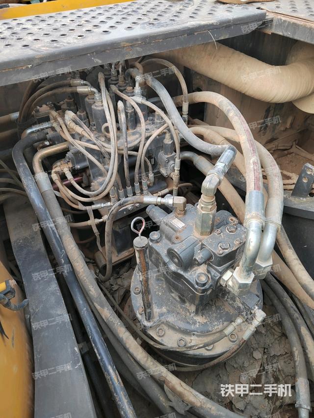 回轉(zhuǎn)馬達(dá)和主控閥(整機(jī)外觀) 回轉(zhuǎn)馬達(dá)和主控閥(整機(jī)外觀)