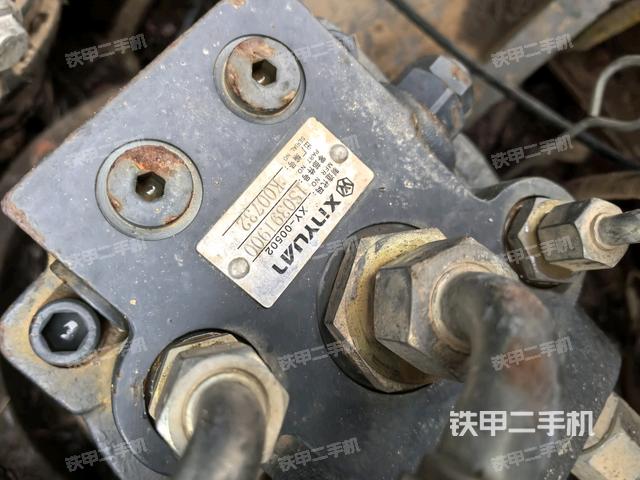 回轉(zhuǎn)馬達(dá)和主控閥（整機(jī)外觀）