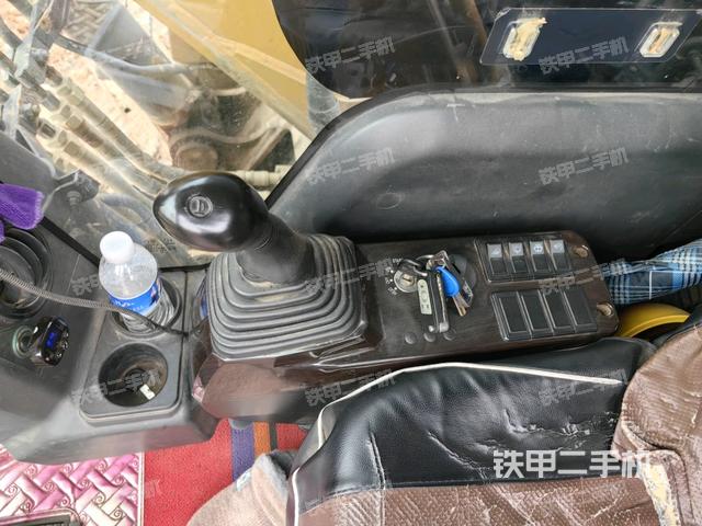 座椅左側(cè)控制臺(tái)/音響/含左手柄（駕駛室部分）