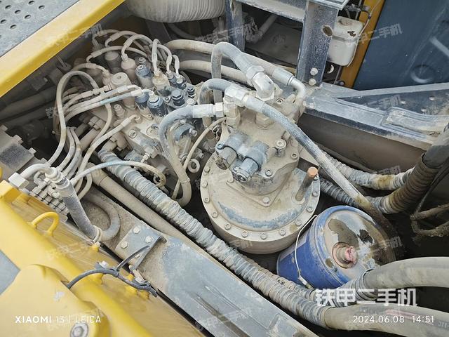 回轉(zhuǎn)馬達(dá)和主控閥（整機(jī)外觀）