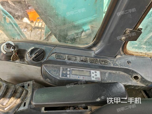 座椅右側(cè)控制臺(tái)/鑰匙門/油門/含右手柄（駕駛室部分）