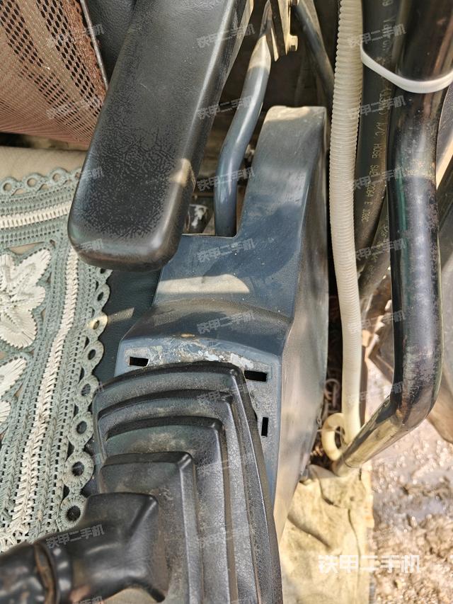 座椅左側(cè)控制臺(tái)/音響/含左手柄（駕駛室部分）