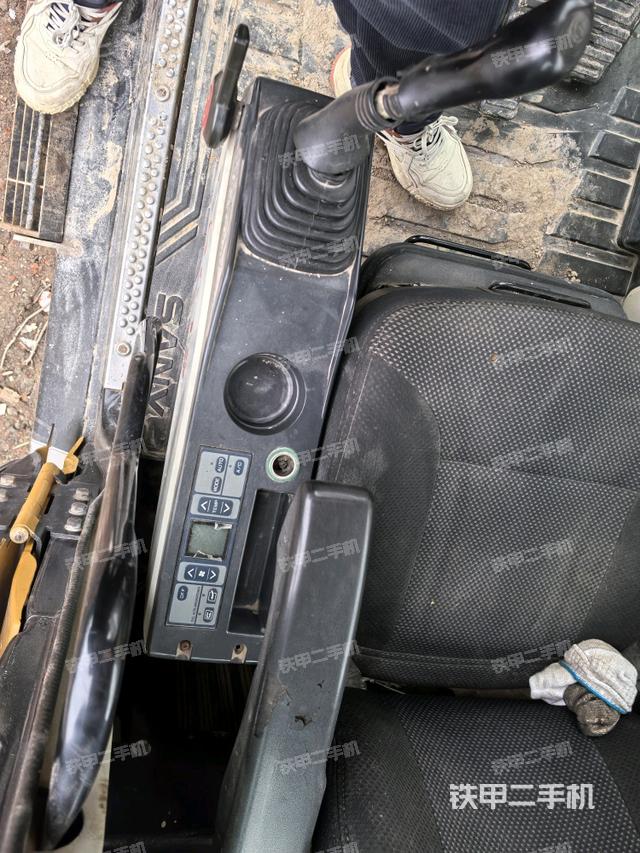 座椅左側(cè)控制臺/音響/含左手柄（駕駛室部分）