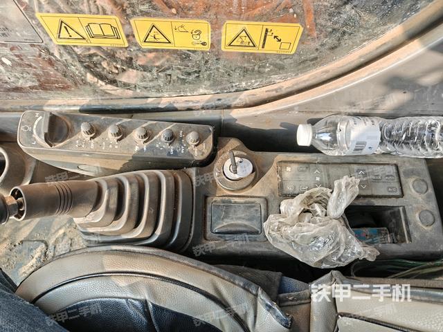 座椅右側(cè)控制臺/鑰匙門/油門/含右手柄（駕駛室部分）