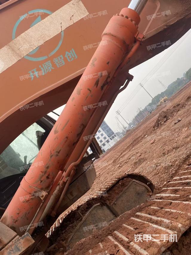 大臂油缸整體?豎拍（工作和回轉(zhuǎn)裝置）