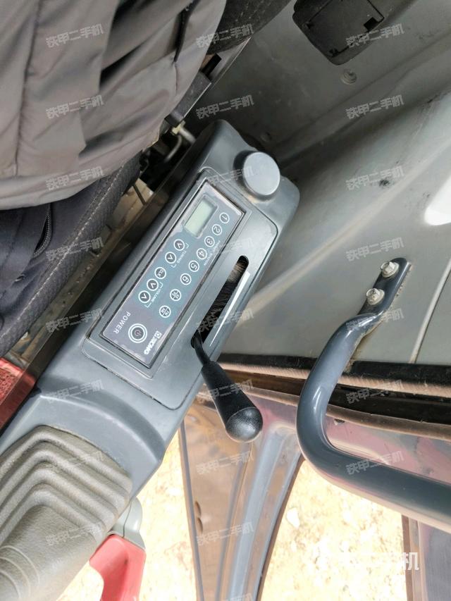 座椅左側(cè)控制臺/音響/含左手柄（駕駛室部分）