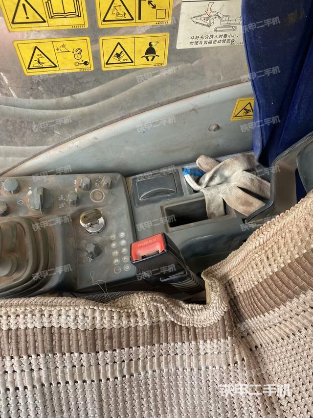 座椅右側(cè)控制臺/鑰匙門/油門/含右手柄（駕駛室部分）