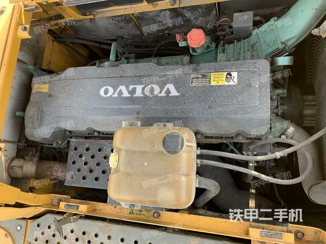 發(fā)動(dòng)機(jī)整體俯視(整機(jī)外觀) 發(fā)動(dòng)機(jī)整體俯視(整機(jī)外觀)