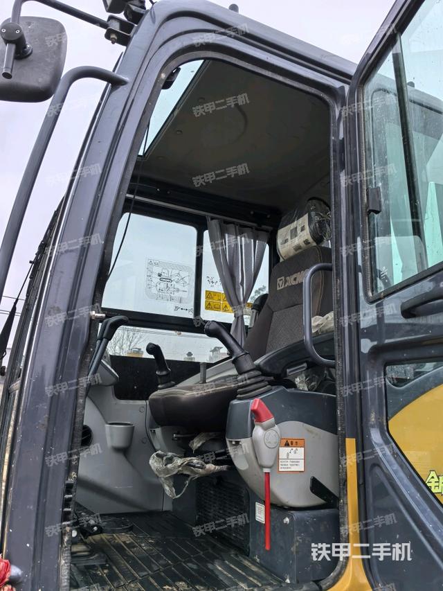 駕駛室整體（整機(jī)外觀）