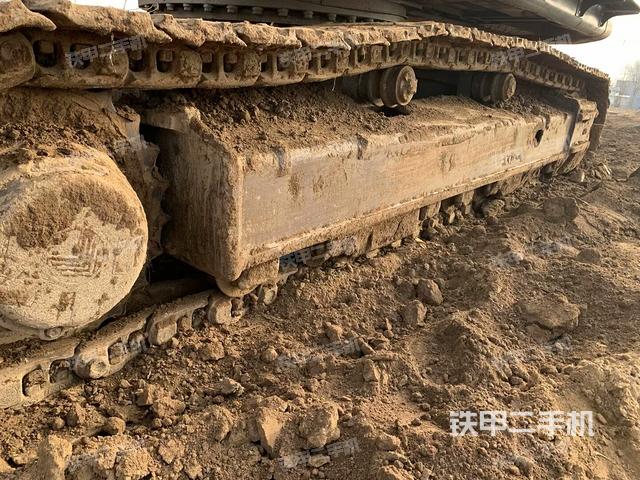 單側(cè)履帶整體(整機(jī)外觀) 單側(cè)履帶整體(整機(jī)外觀)