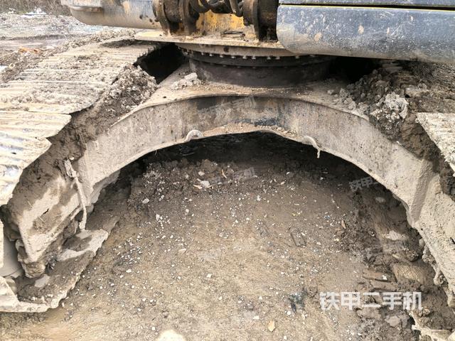 轉(zhuǎn)盤和下車架正前(工作和回轉(zhuǎn)裝置) 轉(zhuǎn)盤和下車架正前(工作和回轉(zhuǎn)裝置)