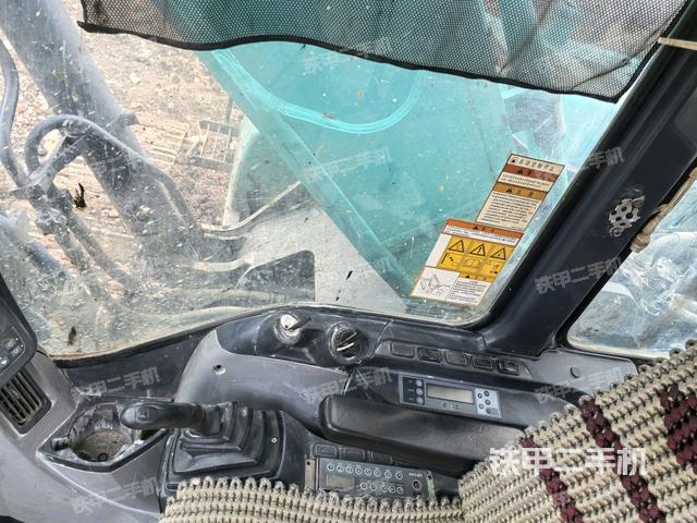 座椅右側(cè)控制臺/鑰匙門/油門/含右手柄（駕駛室部分）