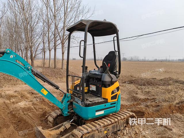 駕駛室整體（整機外觀）