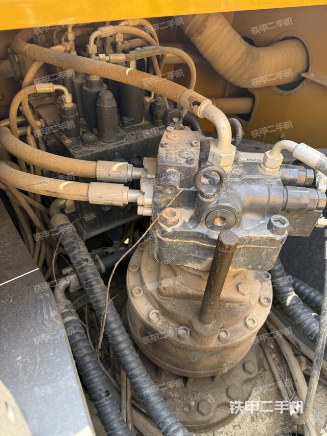 回轉(zhuǎn)馬達(dá)和主控閥（整機(jī)外觀）