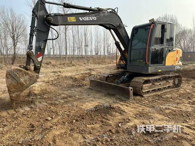 駕駛室整體(整機外觀) 駕駛室整體(整機外觀)