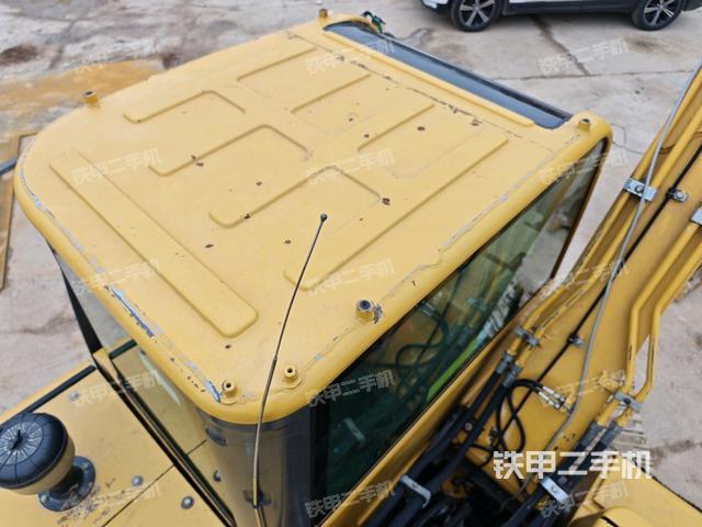 駕駛室頂部(整機(jī)外觀) 駕駛室頂部(整機(jī)外觀)