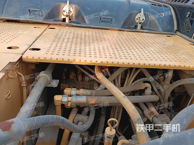 回转马达和主控阀（整机外观）