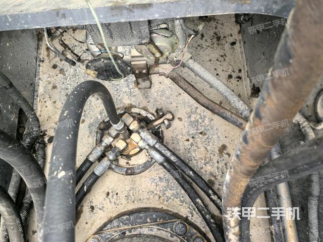 中央回轉(zhuǎn)接頭特寫（上車部件）