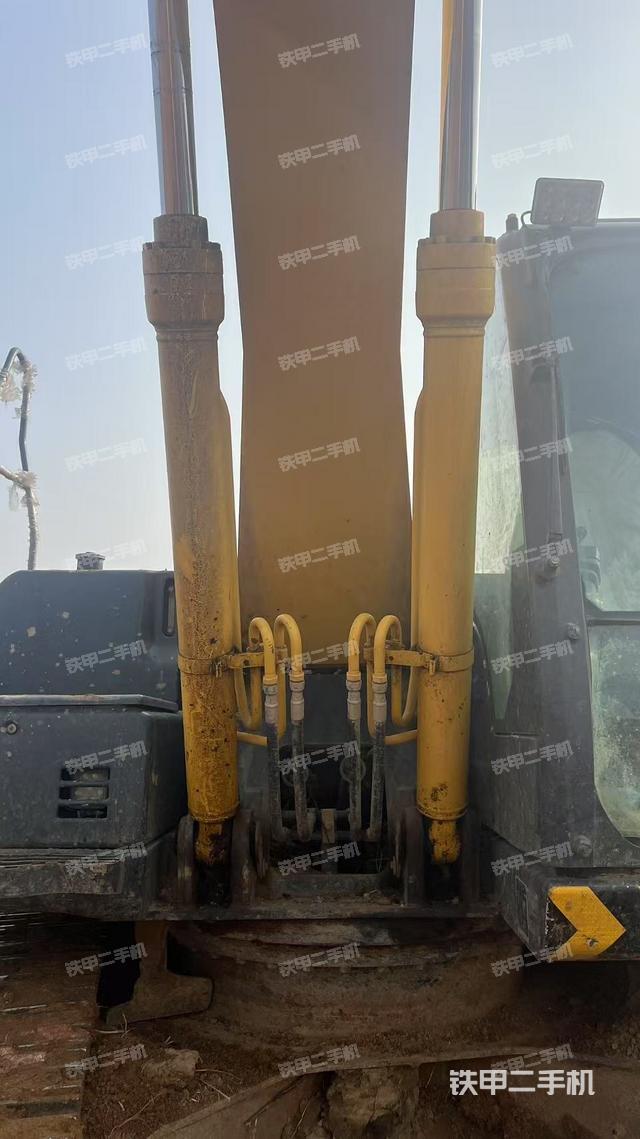 大臂油缸整體?豎拍（工作和回轉(zhuǎn)裝置）