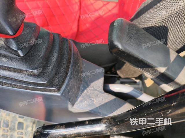 座椅右側控制臺/鑰匙門/油門/含右手柄（駕駛室部分）