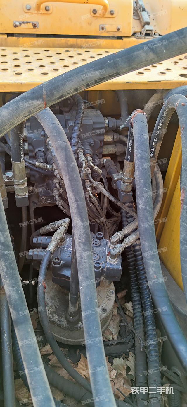 回轉(zhuǎn)馬達(dá)和主控閥（整機外觀）