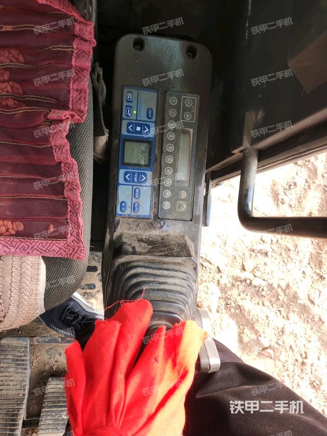 座椅左側(cè)控制臺/音響/含左手柄（駕駛室部分）