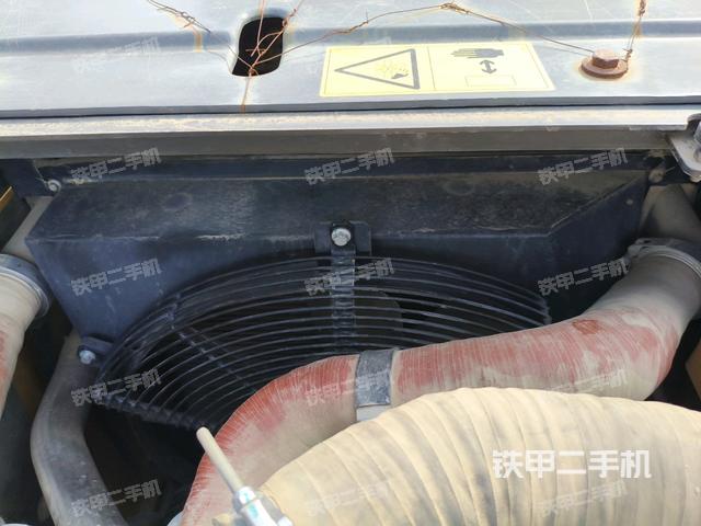 氣門(mén)室蓋螺絲特寫(xiě)（上車(chē)部件）