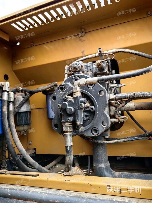 液壓泵斜45?左（大件艙室）