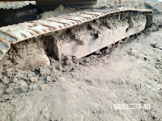 右側(cè)履帶整體(行走機(jī)構(gòu)) 右側(cè)履帶整體(行走機(jī)構(gòu))