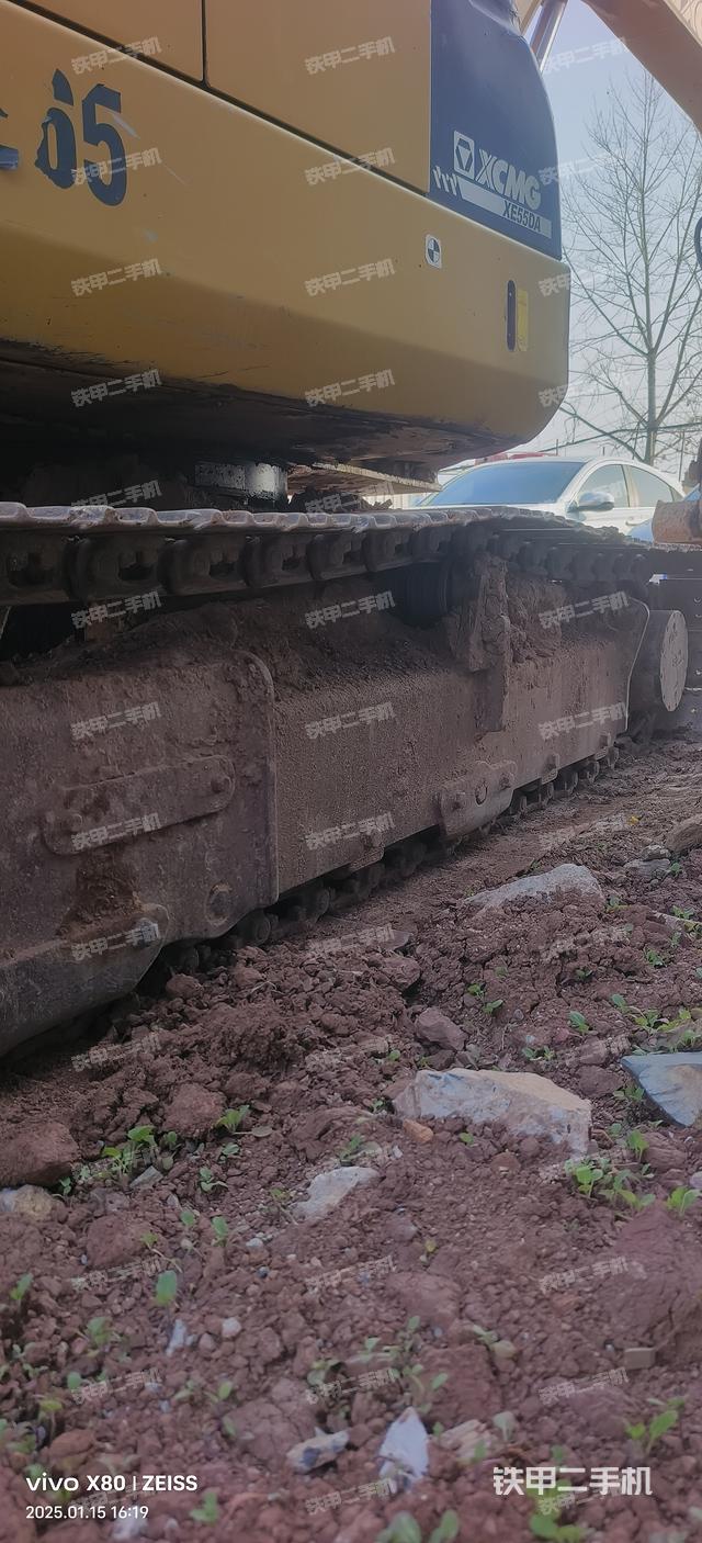 單側(cè)履帶整體(整機(jī)外觀) 單側(cè)履帶整體(整機(jī)外觀)