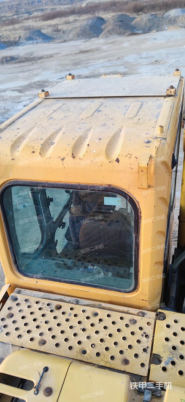 駕駛室頂部（整機外觀）