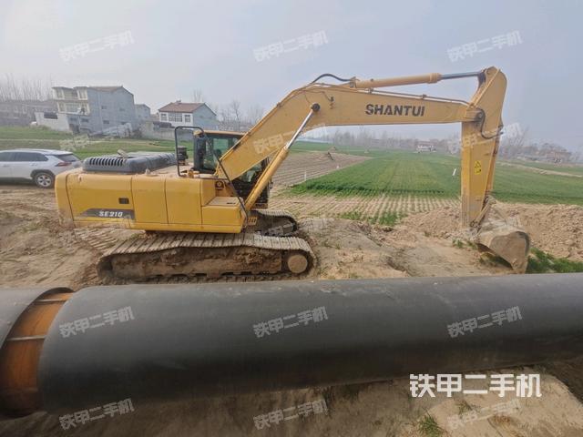 駕駛室頂部(整機外觀) 駕駛室頂部(整機外觀)