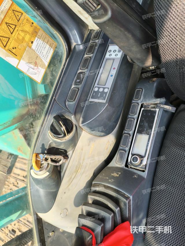 座椅左側控制臺/音響/含左手柄（駕駛室部分）