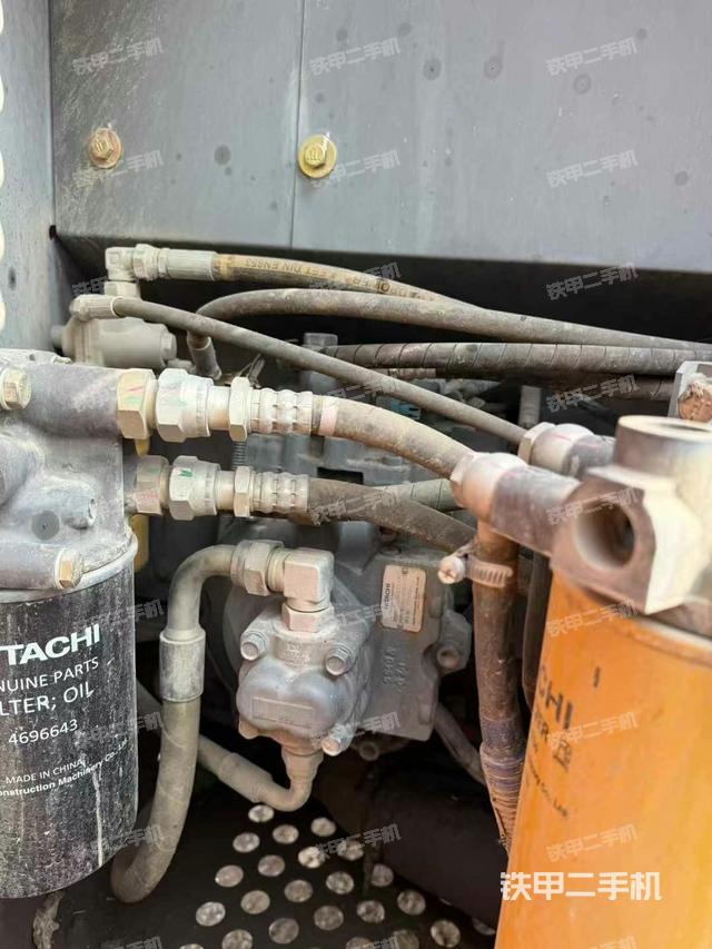 液壓泵艙室正面整體（整機(jī)外觀）