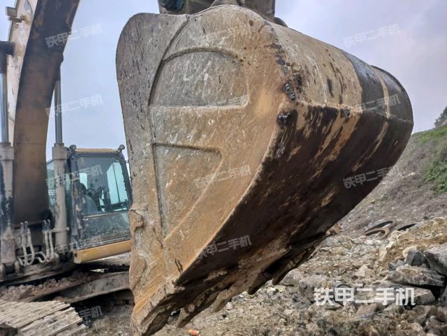 铲斗右后整体（工作和回转装置）